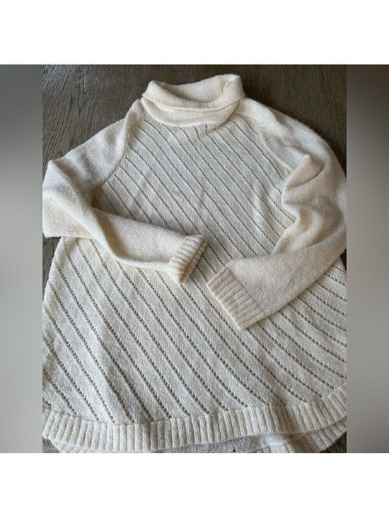 Lou & Grey Sweaters - White/ ivory almost off white sweater